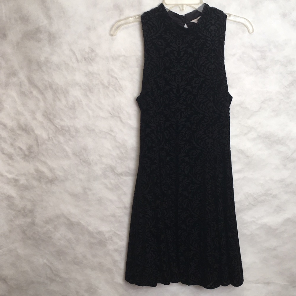 The Edit By Seventeen Open -Back Dress